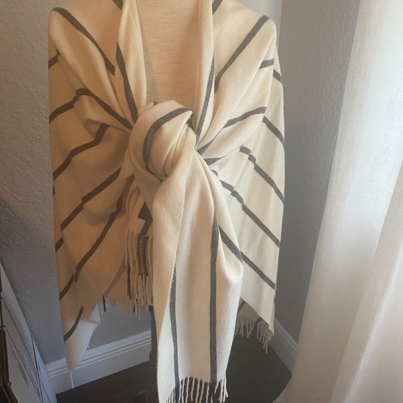 Rag and Bone Wrap - Picture 5 of 8